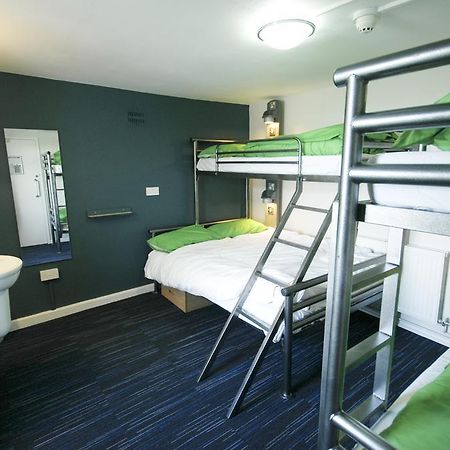 Yha Poppit Sands Cardigan Room photo
