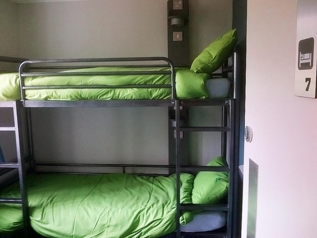 Yha Poppit Sands Cardigan Room photo