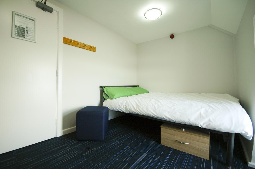 Yha Poppit Sands Cardigan Room photo