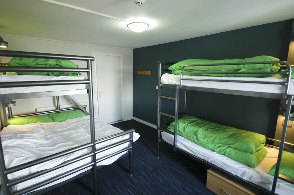 Yha Poppit Sands Cardigan Room photo