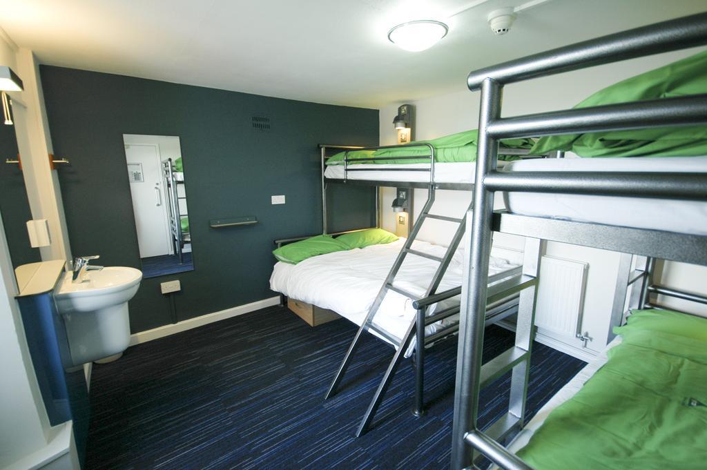 Yha Poppit Sands Cardigan Room photo